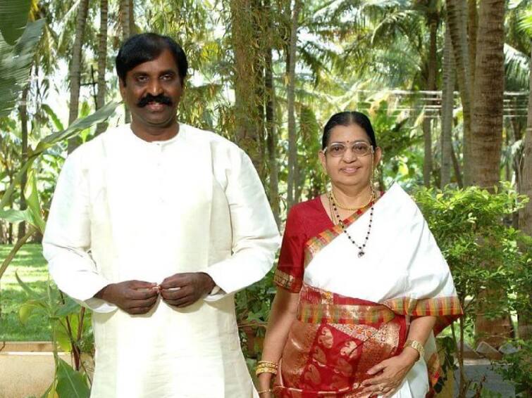 Vairamuthu posted a tweet about singer suseela Vairamuthu: ’சிட்டுக் குருவி முத்தம் கொடுத்தபோது எனக்கு முதல்மீசை முளைத்தது’ - பி.சுசீலாவை புகழ்ந்து தள்ளிய வைரமுத்து