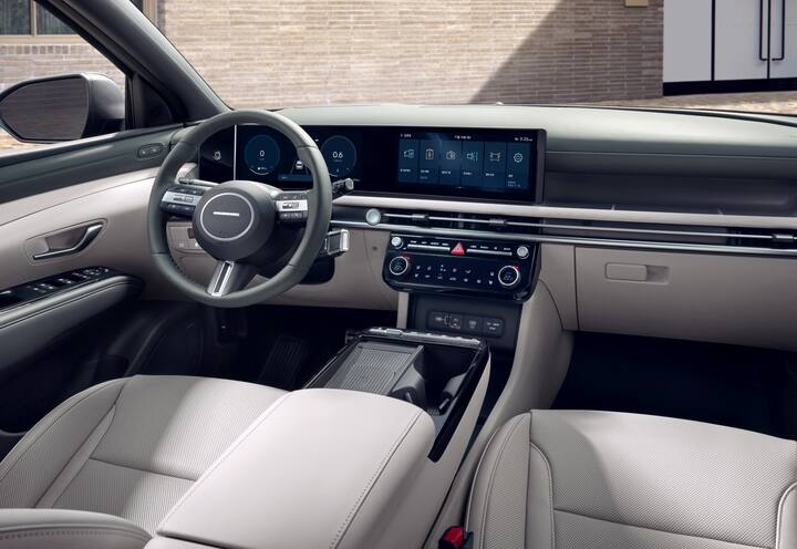 ముందు భాగంలో పారామెట్రిక్ గ్రిల్‌ను కూడా రివైజ్ చేశారు. దీని కారణంగా బంపర్‌కు మరింత మస్కులర్ లుక్ వచ్చింది.