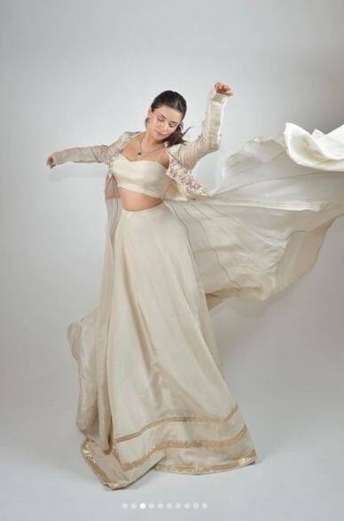 ਆਲ ਵਾਈਟ ਡਰੈੱਸ 'ਚ ਨਜ਼ਰ ਆਈ ਅਵਨੀਤ ਕੌਰ