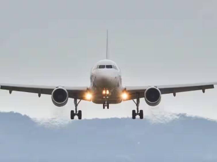Civil aviation ministry suspends DGCA director Anil Gill for corruption demanding aircraft as bribe Corruption Bribe : लाच म्हणून अधिकारी रक्कम, भेट वस्तू मागतात, 'या' पठ्ठ्यानं थेट विमान मागितलं; DGCA ने निलंबित केलं