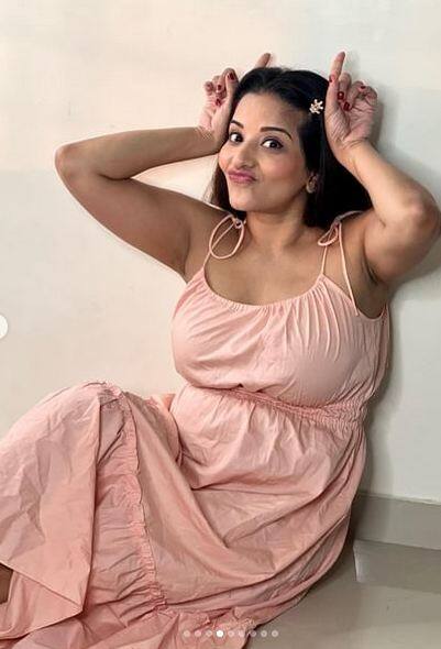 ਇਨ੍ਹਾਂ ਤਸਵੀਰਾਂ 'ਚ ਅਦਾਕਾਰਾ ਮੋਨਾਲੀਸਾ ਦਾ ਕਾਤਲਾਨਾ ਅੰਦਾਜ਼ ਦੇਖਣ ਯੋਗ ਹੈ। ਹਾਲਾਂਕਿ ਉਸ ਦੇ ਲੁੱਕ ਨੂੰ ਦੇਖ ਕੇ ਯੂਜ਼ਰਸ ਹੈਰਾਨ ਰਹਿ ਗਏ।