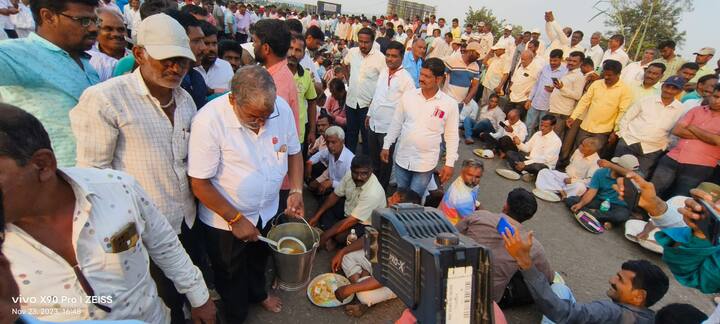 आंदोलनासाठी हजारो शेतकरी एकवटले आहेत.