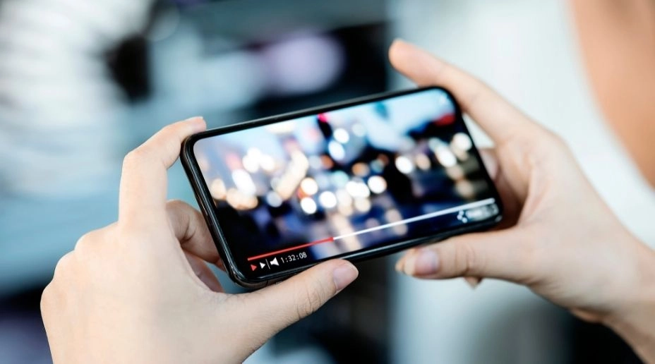 Crime: ਪੋਰਨ ਫਿਲਮ ਦੇਖਣਾ ਅਪਰਾਧ ਹੈ ਜਾਂ ਨਹੀਂ? ਇਸ ਹਾਲਤ 'ਚ ਵਿਅਕਤੀ ਨੂੰ ਹੋ ਸਕਦੀ ਜੇਲ੍ਹ, ਦੇਖੋ ਕੀ ਕਹਿੰਦੇ ਨੇ ਮਾਹਰ ? 