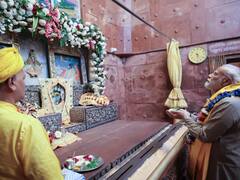In Pics: मथुरा पहुंचे पीएम नरेंद्र मोदी ने श्रीकृष्ण जन्मस्थान के किए दर्शन, देखें तस्वीरें