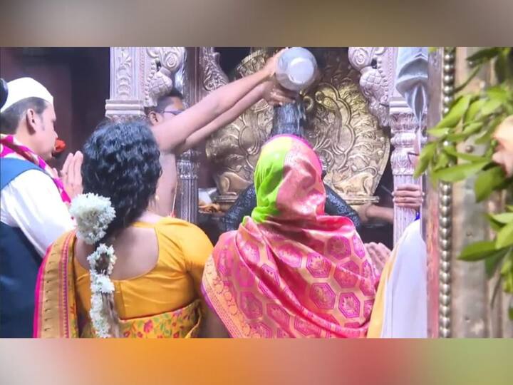 तर, यावेळी नाशिक जिल्ह्यातील बबन विठोबा घुगे आणि वत्सला बबन घुगे यांना उपमुख्यमंत्र्यांबरोबर विठ्ठलाची पुजा करण्याचा मान मिळाला आहे.