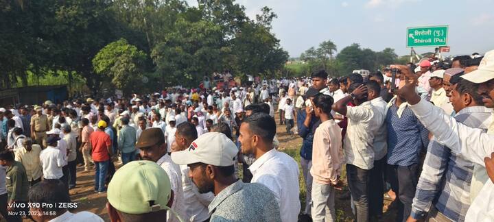 हायवेवर चक्काजाम केल्याने वाहनांच्या रांगाच्या रांगा लागल्या असून कोल्हापूर शहरातही वाहतूक खोळंबली आहे.