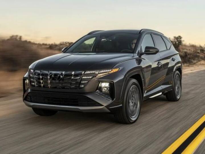 జెనెసిస్‌ను పోలి ఉండే కొత్త లుక్ స్టీరింగ్ వీల్, కొత్త బటన్ డిజైన్‌తో కొత్త లుక్ సెంటర్ కన్సోల్ లేఅవుట్ కూడా ఉన్నాయి.