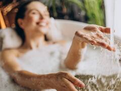 Health Tips: सर्दी में गरम या ठंडा कौन सा पानी नहाने के लिए है ज्यादा फायदेमंद