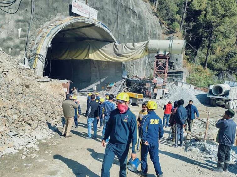 Uttarakhand Tunnel Rescue Operation Workers Will Be Rolled Out On Stretchers From Tunnel Uttarakhand Tunnel Rescue Operation: కార్మికులను బయటకు తీసుకొచ్చేందుకు స్ట్రెచర్స్‌, తాడు కట్టి లాగనున్న సిబ్బంది