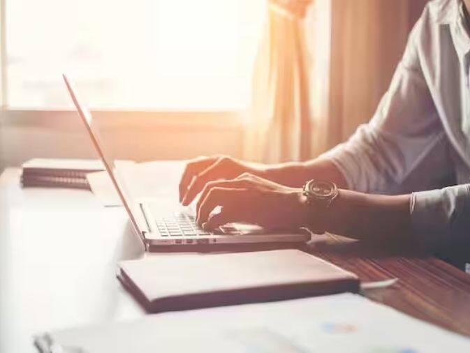 ਇਸ ਦੇ ਲਈ ਸਭ ਤੋਂ ਪਹਿਲਾਂ UIDAI ਦੀ ਅਧਿਕਾਰਤ ਵੈੱਬਸਾਈਟ 'ਤੇ ਜਾਓ। ਅੱਗੇ, ਲੌਗਇਨ ਕਰੋ ਅਤੇ ਆਪਣਾ ਨਾਮ, ਲਿੰਗ, ਜਨਮ ਮਿਤੀ ਨੂੰ ਅਪਡੇਟ ਕਰਨ ਲਈ ਵਿਕਲਪ 'ਤੇ ਕਲਿੱਕ ਕਰੋ। ਪਤਾ ਬਦਲਣ ਲਈ ਜਨਸੰਖਿਆ ਵਿਕਲਪ ਚੁਣੋ।