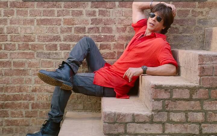 बॉलीवुड के किंग शाहरुख खान ‘पठान’ और ‘जवान’ जैसी ब्लॉकबस्टर फिल्म देने के बाद जल्द ही ‘डंकी’ में नजर आएंगे. हाल ही में फिल्म का फर्स्ट ड्राप सामने आया था. जो फैंस भी खूब पसंद आया. लेकिन इस रिपोर्ट में हम आपको शाहरुख खान की पर्सनल लाइफ से जुड़ा वो किस्सा बता रहे हैं. जो शायद आपने पहले कभी नहीं सुना होगा.....