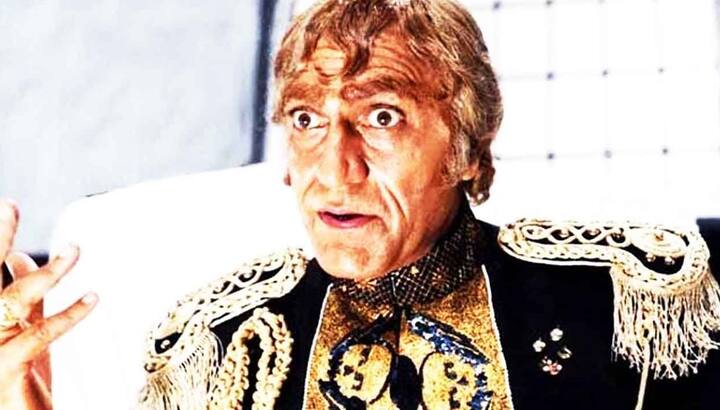 जब भी बॉलीवुड के खूंखार विलेन की चर्चा होती है, तो सबसे पहला नाम अमरीश पुरी का आता है. वह पर्दे पर ऐसी खलनायकी दिखाते थे कि लोगों की रूह कांप जाती थी. फिल्म 'मिस्टर इंडिया' में अमरीश पुरी ने खलनायक मोगैंबो का रोल निभाया था जिसे लोगों ने बहुत पसंद किया.