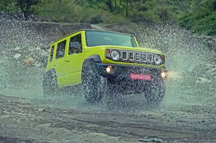 ਮਾਰੂਤੀ ਦੀ ਮਸ਼ਹੂਰ ਆਫ-ਰੋਡ SUV ਜਿਮਨੀ ਪਹਿਲੇ ਨੰਬਰ 'ਤੇ ਹੈ। ਜਿਸ ਨੂੰ ਤੁਸੀਂ ਘਰ ਲੈ ਜਾ ਸਕਦੇ ਹੋ। ਜਿਮਨੀ ਦੀ ਸ਼ੁਰੂਆਤੀ ਕੀਮਤ 12.74 ਲੱਖ ਰੁਪਏ ਐਕਸ-ਸ਼ੋਰੂਮ ਹੈ। ਇਹ ਆਫ-ਰੋਡ SUV 4X4 ਸੰਰਚਨਾ ਦੇ ਨਾਲ ਉਪਲਬਧ ਹੈ।