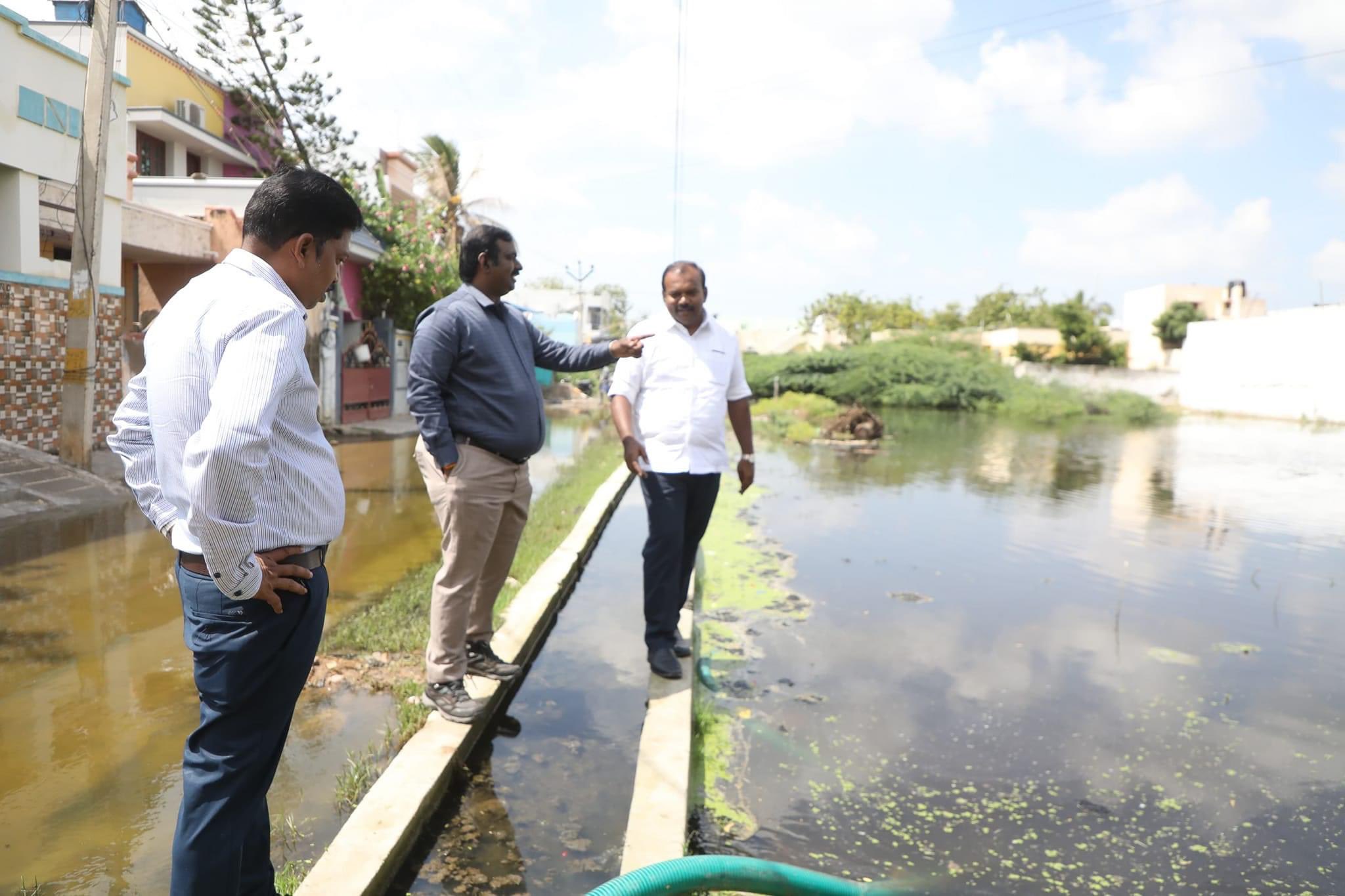 தூத்துக்குடியில் தொடர் மழை...தனித்தனியாக ஆய்வு பணிகளை மேற்கொள்ளும் அமைச்சரும் மேயரும்