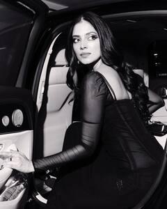 Malavika Mohanan Photos : இரவில் நிலவாய் ஜொலித்த நடிகை மாளவிகா மோகனன்!