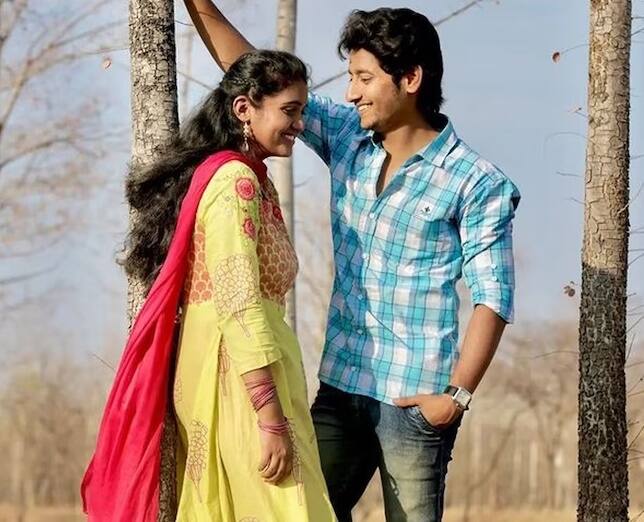 सैकनिल्क की रिपोर्ट के मुताबिक, मराठी फिल्म 'सैराट' को बनाने में मेकर्स ने सिर्फ 4 करोड़ रुपये खर्च किए थे और कमाई के मामले में इस मूवी ने बॉक्स ऑफिस पर गदर मचा दिया था.