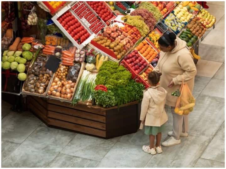 अगर हां या ना में इसका जवाब दें तो इसका जवाब है हां. पाकिस्तान में भी भारत की तरह ही व्यवस्था है और कई चीजें पाकिस्तान में भी भारत की तरह ही फॉलो करती है.