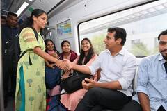 ఫోటోలు: మెట్రో రైలెక్కిన కేటీఆర్, ఎగబడ్డ జనం - ఆదరణ మామూలుగా లేదుగా!