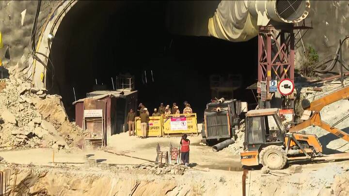 'অগার' যন্ত্র মেরামতির পর আজ ফের শুরু হবে ড্রিলিং। আটকে থাকা শ্রমিকদের আরও কাছে উদ্ধারকারীরা।