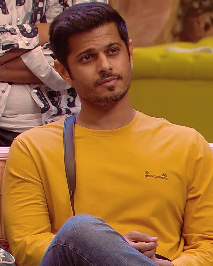 ऐश्वर्या ने अपने पति नील भट्ट के साथ 'बिग बॉस 17' में एंट्री की थी. बिग बॉस के घर में ये दूसरा मैरिड कपल है. नील भट्ट और ऐश्वर्या शर्मा. घर में नील भट्ट काफी शांत हैं, लेकिन वह ज्यादातर बार विक्की से लड़ते नजर आते हैं.