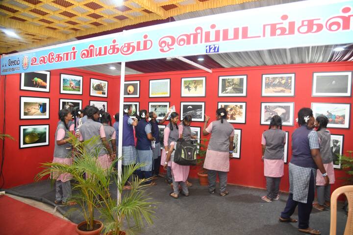 இந்த புத்தக கண்காட்சியை நகராட்சி நிர்வாக துறை அமைச்சர் கே.என்.நேரு ரிப்பன் வெட்டி துவக்கி வைத்தார்.