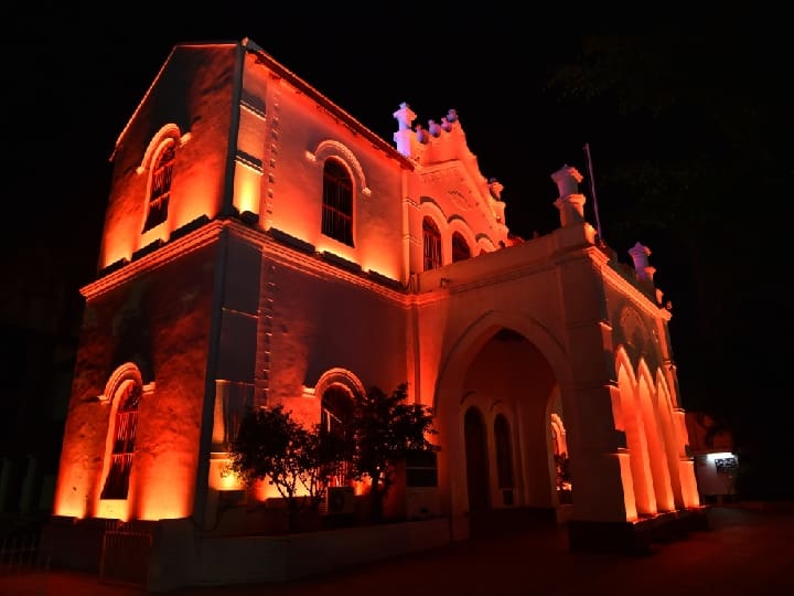 தென்னிந்தியாவின் மான்ஸ்செஸ்டர், தமிழ்நாட்டின் இரண்டாவது மிகப்பெரிய நகரம் ஆகிய பெருமைகளை கோவை பெற்றுள்ளது.