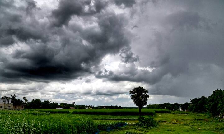 বর্ষা-পরবর্তী সময়ে সার্বিক ভাবে ভারত মহাসাগর ও নির্দিষ্ট ভাবে বঙ্গোপসাগরে যে ভাবে ঘূর্ণিঝড় দানা বাধছে, তা নিয়ে কিছুটা উদ্বিগ্ন আবহাওয়া বিশেষজ্ঞরা।