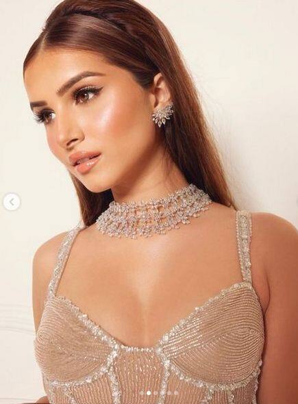 ਤਾਰਾ ਸੁਤਾਰੀਆ ਨੇ ਇੰਸਟਾਗ੍ਰਾਮ 'ਤੇ ਆਪਣੀਆਂ ਕੁਝ ਤਸਵੀਰਾਂ ਸ਼ੇਅਰ ਕੀਤੀਆਂ ਹਨ, ਜਿਨ੍ਹਾਂ 'ਚ ਉਹ ਬੇਹੱਦ ਖੂਬਸੂਰਤ ਲੱਗ ਰਹੀ ਹੈ। ਦਰਅਸਲ, ਇਹ ਤਸਵੀਰਾਂ ਤਾਰਾ ਸੁਤਾਰੀਆ ਦੇ ਜਨਮਦਿਨ ਲੁੱਕ ਦੀਆਂ ਹਨ, ਜਿਨ੍ਹਾਂ ਨੂੰ ਪ੍ਰਸ਼ੰਸਕ ਕਾਫੀ ਪਸੰਦ ਕਰ ਰਹੇ ਹਨ।