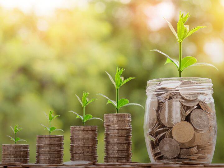 3, 10, 17, 24, 31 दिसंबर को रविवार के चलते बैंक बंद रहेंगे. वहीं 9 और 23 दिसंबर को दूसरे और चौथे शनिवार के चलते बैंक बंद रहेंगे.