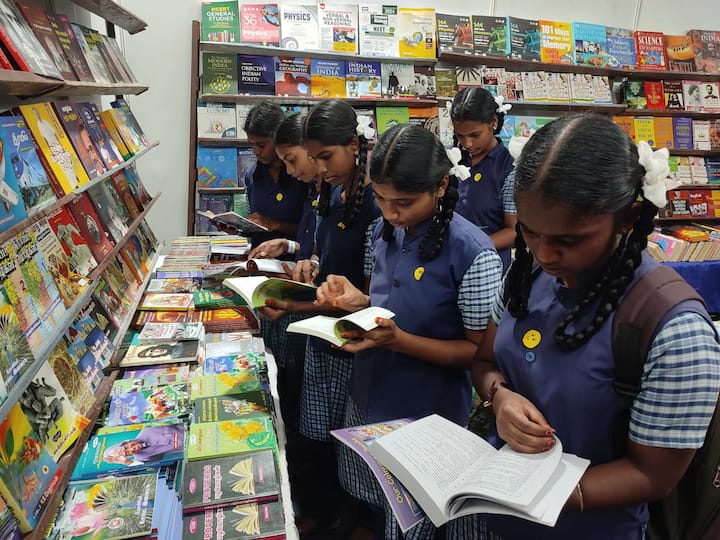 சேலம் புத்தகத் திருவிழா 2023 சேலம் மாவட்ட நிர்வாகம் சார்பில் புதிய பேருந்து நிலையம் அருகே உள்ள மாநகராட்சி திடலில் சேலம் புத்தகத் திருவிழா 2023 தொடங்கியது.