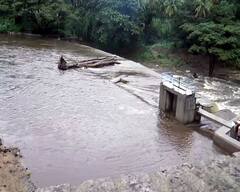 போடி ஆற்றில் கரைபுரண்டு ஓடும் வெள்ளபெருக்கு!