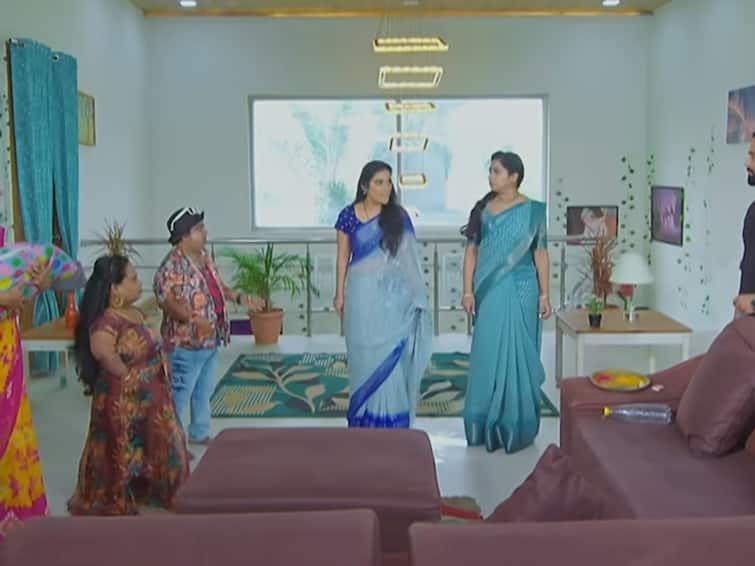 Trinayani telugu serial november 24th episode written update Trinayani November 24: 'త్రినయని' సీరియల్: గాయత్రీ దేవి బొమ్మని కాల్చేసిన సుమన - చెల్లెలి చెంప పగల కొట్టిన నయని!