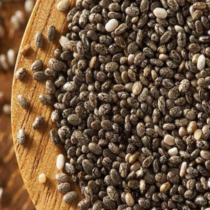 ਜੇਕਰ ਤੁਸੀਂ ਚਿਆ ਦੇ ਬੀਜਾਂ ਦਾ ਜ਼ਿਆਦਾ ਮਾਤਰਾ 'ਚ ਸੇਵਨ ਕਰਦੇ ਹੋ ਤਾਂ ਤੁਹਾਨੂੰ ਫੂਡ ਐਲਰਜੀ ਦੀ ਸਮੱਸਿਆ ਹੋ ਸਕਦੀ ਹੈ, ਇਸ ਦੇ ਜ਼ਿਆਦਾ ਸੇਵਨ ਨਾਲ ਤੁਹਾਨੂੰ ਪੇਟ ਦਰਦ, ਗੈਸ, ਬਦਹਜ਼ਮੀ ਵਰਗੀਆਂ ਕਈ ਸਮੱਸਿਆਵਾਂ ਹੋ ਸਕਦੀਆਂ ਹਨ, ਜਦੋਂਕਿ, ਇਸ ਦਾ ਜ਼ਿਆਦਾ ਸੇਵਨ ਕਰਨ ਨਾਲ ਪੇਟ 'ਚ ਸੋਜ ਵੀ ਆ ਸਕਦੀ ਹੈ।