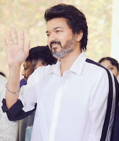 Vijay Latest Photos : மணமகனை மிஞ்சும் அழகு...தயாரிப்பாளர் லலித் குமாரின் இல்லத் திருமணத்தில் பங்கேற்ற விஜய்!