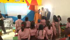 In Pics: अयोध्या से हॉट कुक्ड मील योजना का शुभारंभ, CM योगी ने बच्चों को दुलार से खिलाया खाना, देखिए तस्वीरें