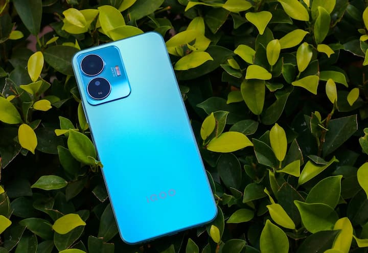 iQOO Z6 Lite 5G: हा स्मार्टफोन आता Amazon वरून Rs 12,999 मध्ये तुम्ही विकत घेऊ शकता.