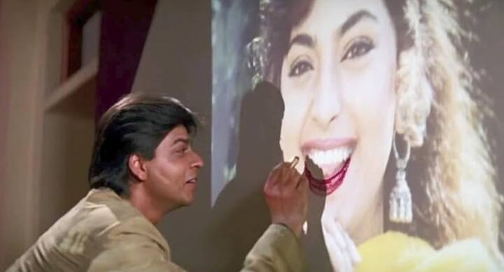 रोमांस किंग शाहरुख खान भी नेगेटिव रोल में दिख चुके हैं. उन्होंने फिल्म डर में बेहद खुंखार आशिक का रोल प्ले किया था. जिसे दर्शकों ने खूब पसंद किया था. फिल्म में सनी देओल और जूही चावला थे.