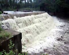 போடி ஆற்றில் கரைபுரண்டு ஓடும் வெள்ளபெருக்கு!