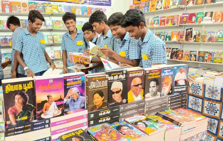 இந்த புத்தக கண்காட்சியில் 250க்கும் மேற்பட்ட கடைகள் அமைக்கப்பட்டு இரண்டு லட்சத்திற்கும் மேற்பட்ட புத்தகங்கள் விற்பனைக்கு வைக்கப்பட்டுள்ளது.