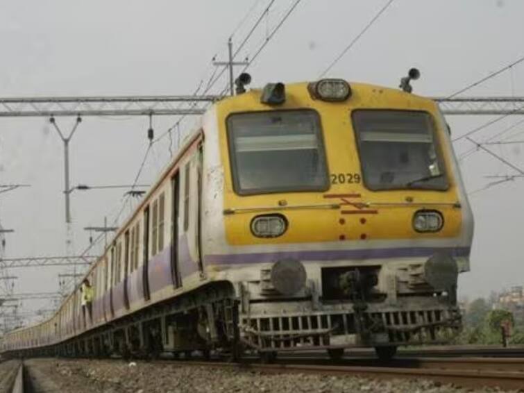 Major trains on Mumbai-Pune route cancelled weekend Deccan Queen  Sinhagad Express Intercity  Koyna and Deccan Express Pune Railway Mega Block : पुणे-मुंबई प्रवास करणाऱ्यांसाठी महत्वाची बातमी; पुण्यात रेल्वेचा Mega Bloack, 'या' महत्वाच्या रेल्वे रद्द