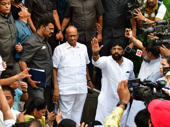 Maharashtra NCP Crisis: अजित गुट को झटका देंगे शरद पवार? फिर गरमाया हलफनामे का मुद्दा, ECI से कर सकते हैं ये मांग Maharashtra NCP Political Crisis Sharad Pawar faction is preparing to shock Ajit Pawar ECI hearing affidavit issue Maharashtra NCP Crisis: अजित गुट को झटका देंगे शरद पवार? फिर गरमाया हलफनामे का मुद्दा, ECI से कर सकते हैं ये मांग