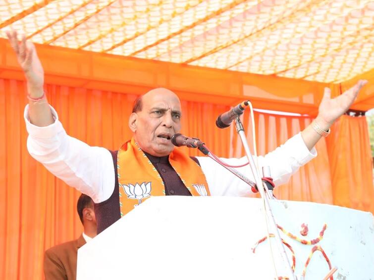 Telangana Elections 2023: Defence Minister Rajnath Singh participates in BJP Meeting in Medchal Rajnath Singh: మాలో ఎవరిపైనా అవినీతి మచ్చలేదు, బీజేపీ వస్తే వారు జైలుకే - రాజ్ నాథ్ సింగ్