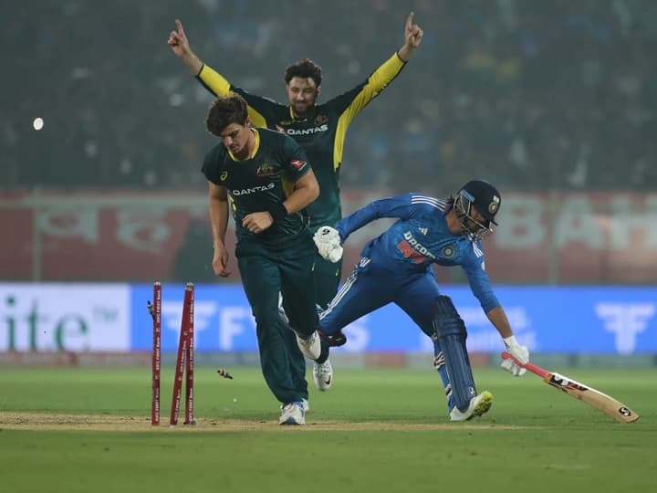 IND vs AUS Visakhapatnam T20I Last Over Thriller three wickets back to back Visakhapatnam T20I: 4 गेंद बाकी.. 2 रन की दरकार.. और बैक टू बैक 3 विकेट, ऐसा रहा भारत-ऑस्ट्रेलिया टी20 के आखिरी ओवर का रोमांच