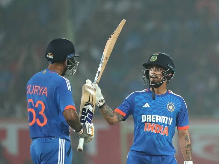 Suryakumar Yadav and Ishan Kishan partnership in IND vs AUS Visakhapatnam T20I IND vs AUS T20I: वर्ल्ड कप में नहीं मिले पूरे मौके, अब चांस मिलते ही दिखा दिया दम; सूर्या-ईशान की जोड़ी ने ऐसे दिलाई टीम इंडिया को जीत