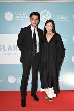 Jackie Shroff And Yesteryear Actress Mumtaz Pose Together At An Event - See Pics