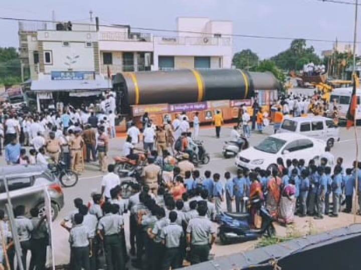 kalaignar Centenary Muthamil Thera received a warm welcome at Punnam Chathiram in karur TNN கலைஞர் நூற்றாண்டு முத்தமிழ் தேருக்கு புன்னம் சத்திரத்தில் சிறப்பான வரவேற்பு