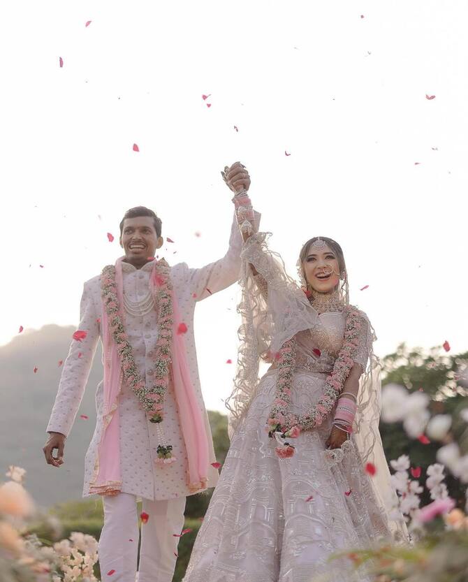 Indian Cricketer Navdeep Saini Marries Girlfriend Swati Asthana See Couple  Wedding Album Here | Navdeep Saini Wedding Photos: क्रिकेटर नवदीप सैनी ने  गर्लफ्रेंड से रचाई शादी, देखें वेडिंग एलबम और ...