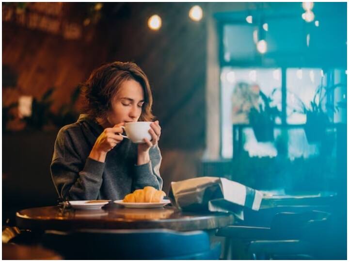 चाय प्रोडक्शन की बात करें तो इस लिस्ट में सबसे पहला नंबर चीन का है, जहां सबसे ज्यादा चाय पैदा होती है और वहां का चाय बिजनेस काफी बड़ा है.