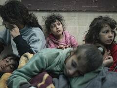 इजरायल-हमास के बीच लागू हुआ सीजफायर, कुछ घंटों के बाद परिवारों से मिल सकेंगे 13 बंधक