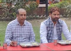 In Pics: आंवला वृक्ष के नीचे भोजन कर CM योगी ने किया एकादशी व्रत का पारण, देखें तस्वीरें